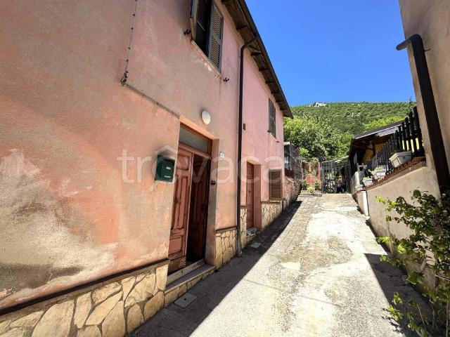 Villa Indipendente in vendita a Pescocanale, Capistrello