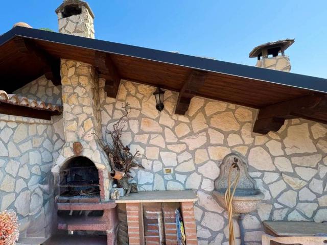 Villa Indipendente in vendita a Pescocanale, Capistrello