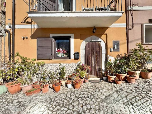 Villa Indipendente in vendita a Pescocanale, Capistrello