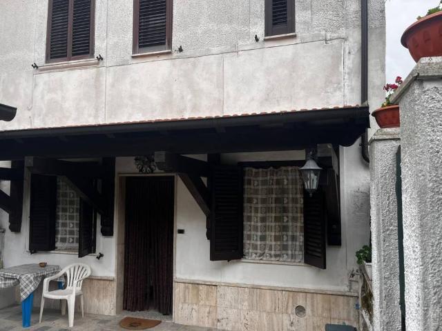 Villa Indipendente in vendita a Pescocanale, Capistrello