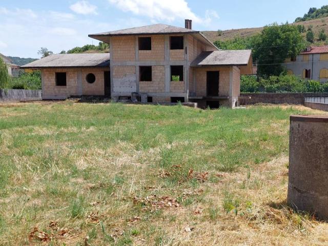 Villa Indipendente in vendita a Capistrello, Abruzzo