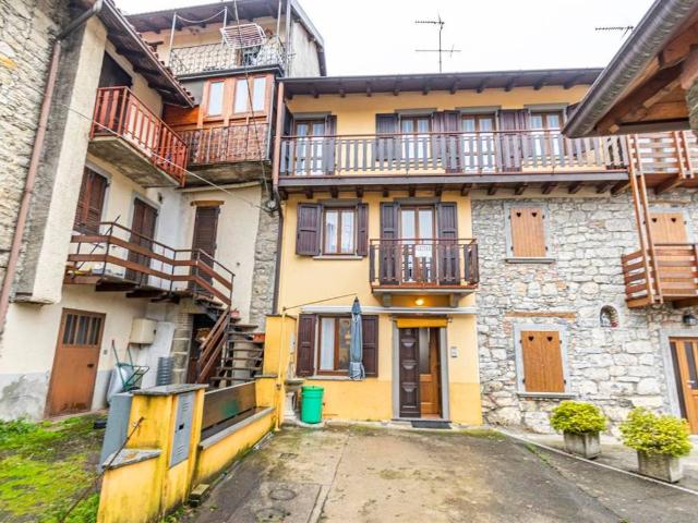Villa Indipendente in vendita a Capizzone, Lombardia