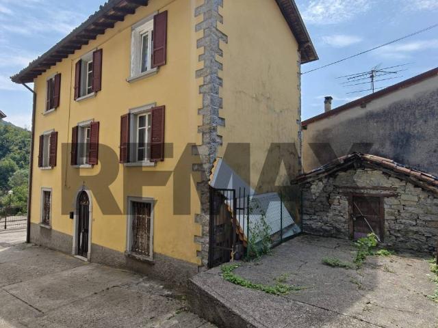 Villa Indipendente in vendita a Capizzone, Lombardia