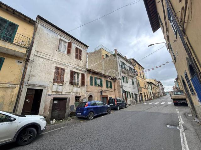 Villa Indipendente in vendita a Capodimonte, Lazio