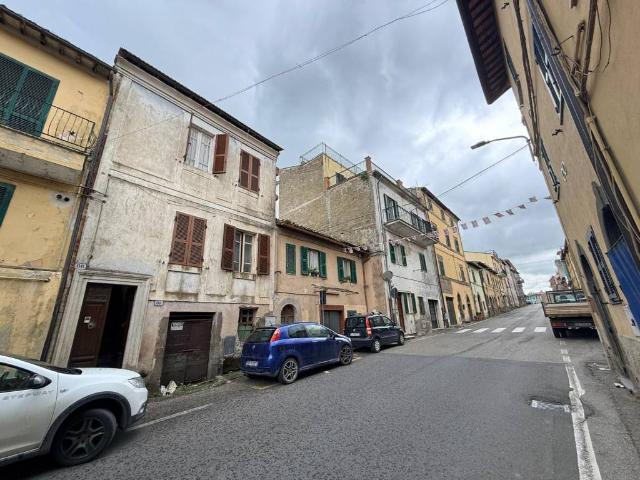 Villa Indipendente in vendita a Capodimonte, Lazio