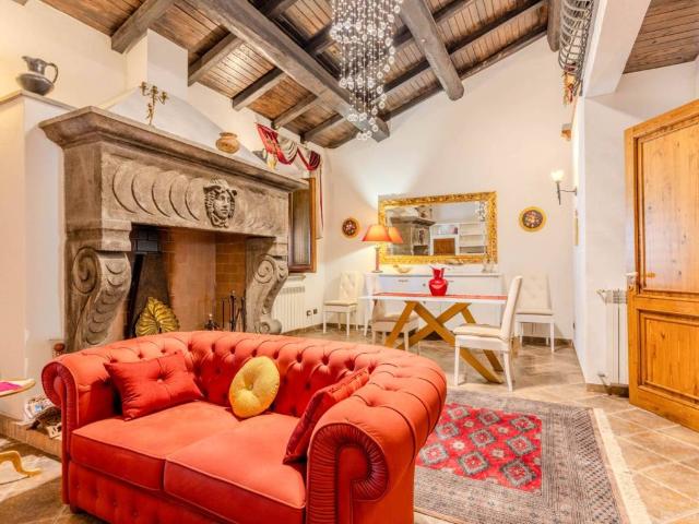Villa Indipendente in vendita a Capodimonte, Lazio