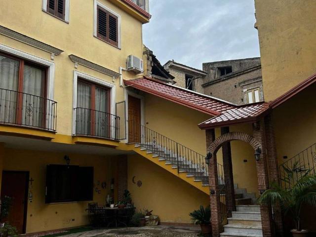 Villa Indipendente in vendita a Capodrise, Campania