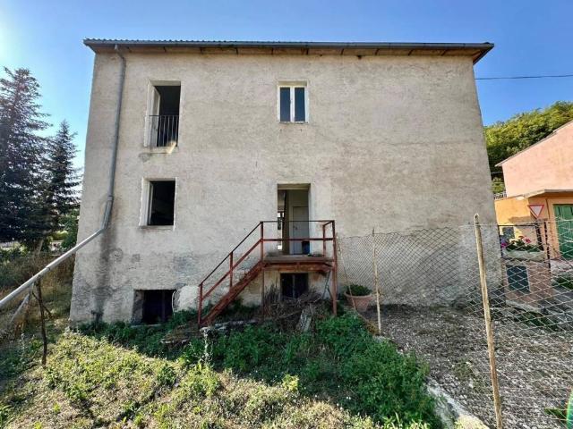 Villa Indipendente in vendita a Caporciano, Abruzzo