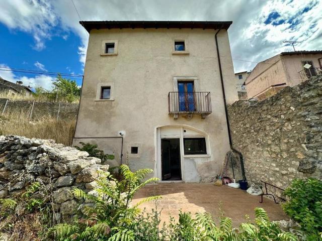 Villa Indipendente in vendita a Caporciano, Abruzzo
