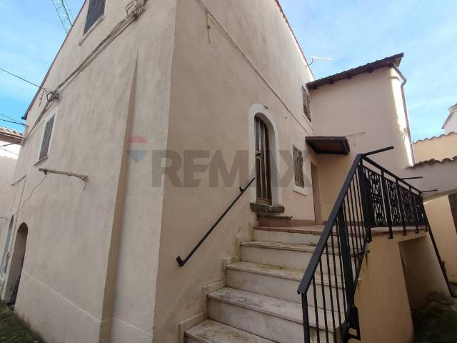 Villa Indipendente in vendita a Caporciano, Abruzzo