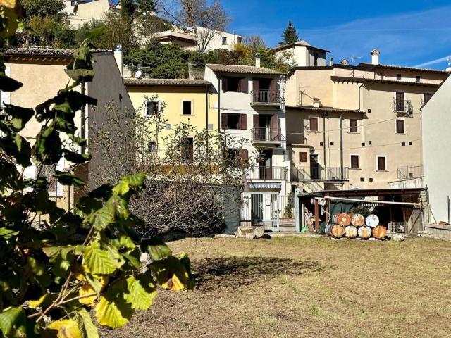 Villa Indipendente in vendita a Caporciano, Abruzzo