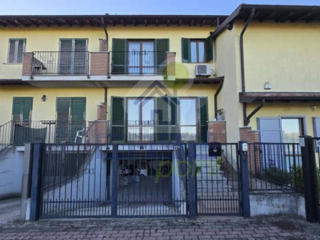 Villa Schiera in vendita a Cappella Cantone, Lombardia
