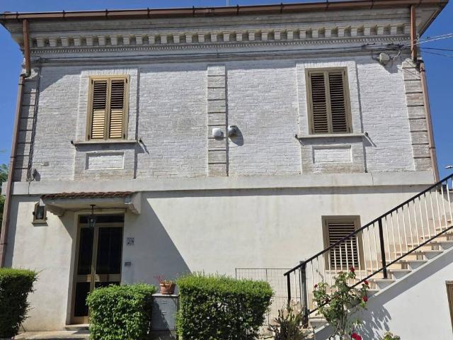 Villa Indipendente in vendita a Cappelle Sul Tavo, Abruzzo