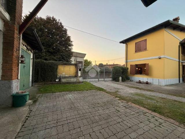Villa Indipendente in vendita a Farinate, Capralba