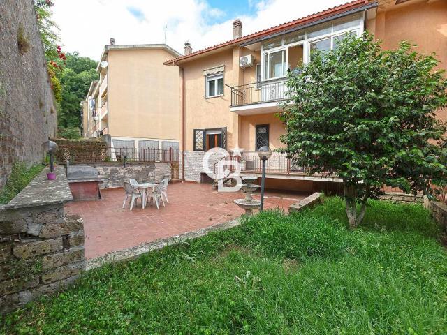 Villa Indipendente in vendita a Caprarola, Lazio