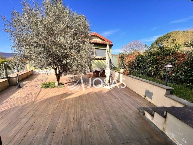 Villa Indipendente in vendita a Caprarola, Lazio