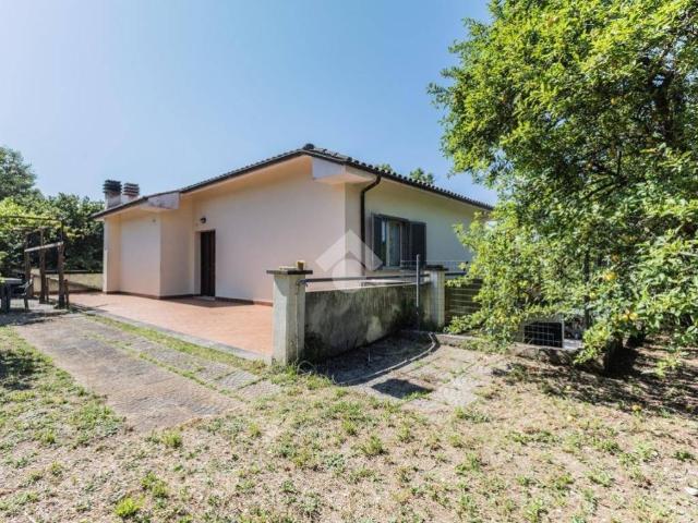 Villa Indipendente in vendita a Caprarola, Lazio