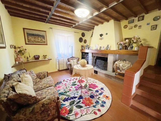 Villa Indipendente in vendita a Caprese Michelangelo, Toscana