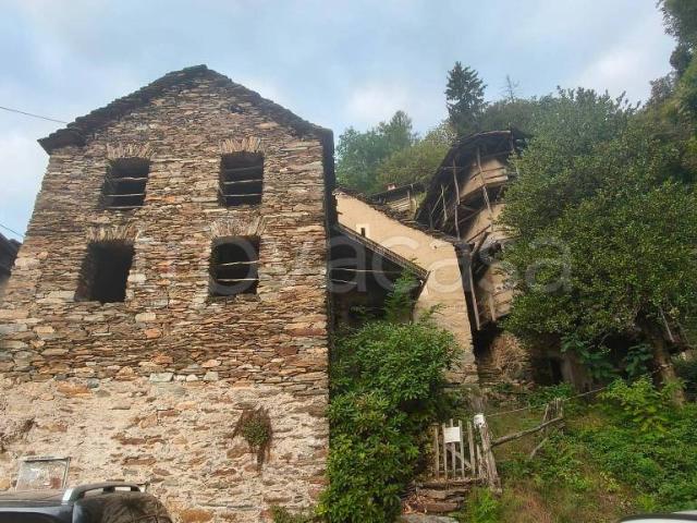 Villa Indipendente in vendita a Caprezzo