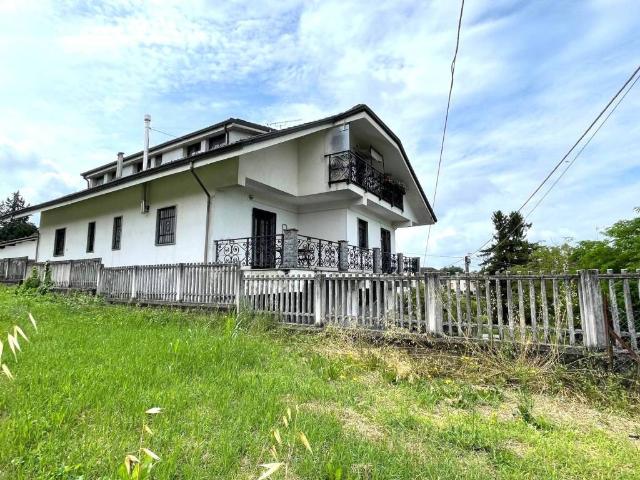 Villa Indipendente in vendita a Capriata d'Orba, Alessandria