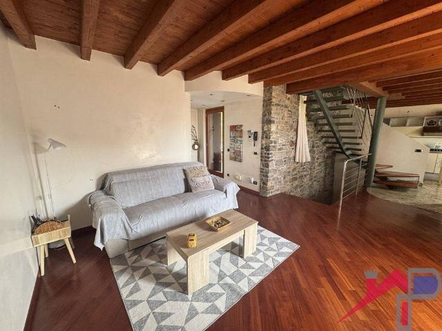 Villa Indipendente in vendita a Caprino Bergamasco, Lombardia