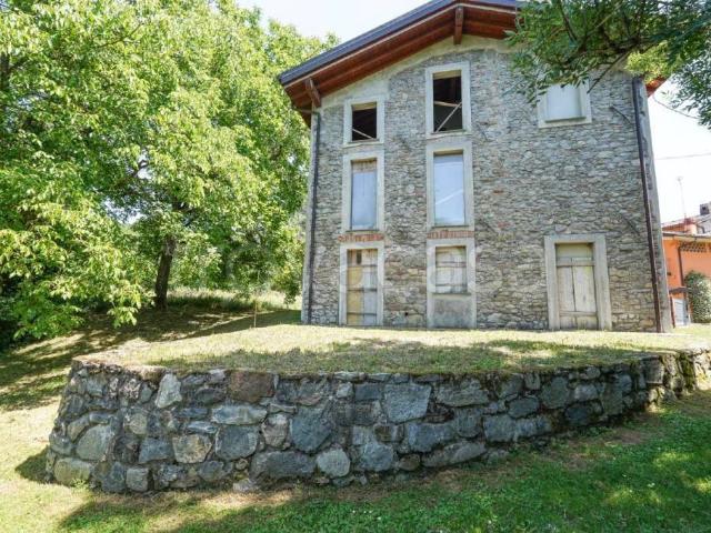 Villa Indipendente in vendita a Caprino Bergamasco, Lombardia