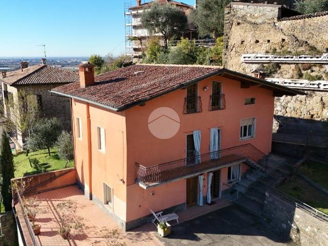 Villa Indipendente in vendita a Pirlotti, Capriolo
