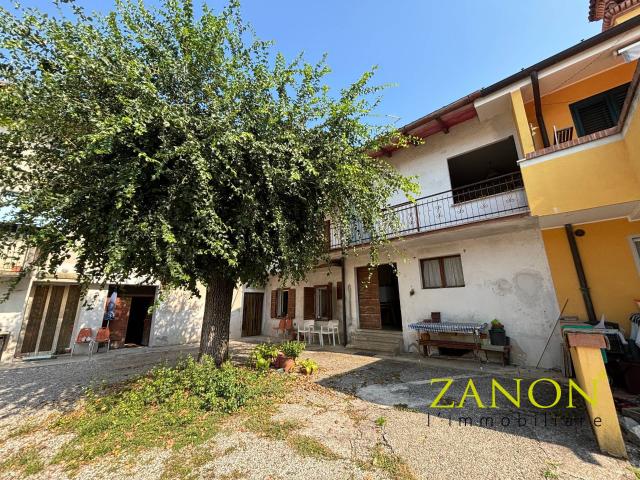 Villa Indipendente in vendita a Capriva Del Friuli, Friuli-Venezia Giulia