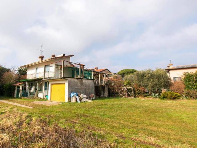 Villa Indipendente in vendita a Capriva Del Friuli, Friuli-Venezia Giulia