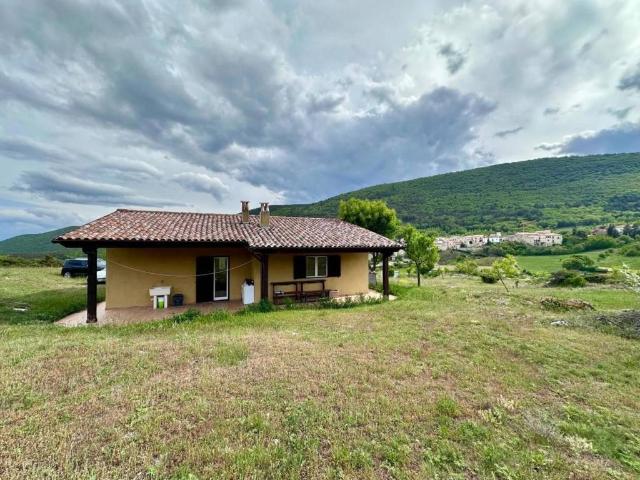 Villa Indipendente in vendita a Carapelle Calvisio, Abruzzo