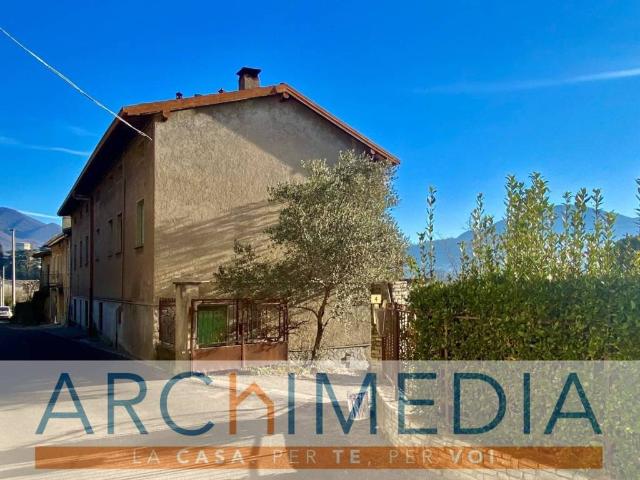 Villa Indipendente in vendita a Unione dei comuni del Medio Verbano, Caravate