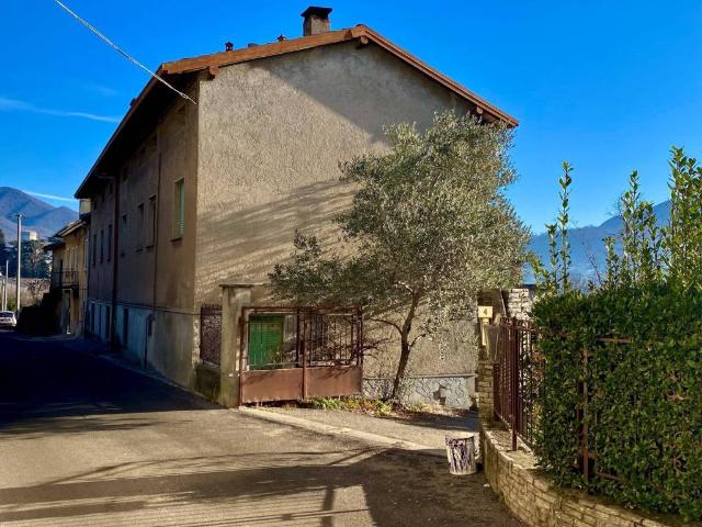 Villa Indipendente in vendita a Unione dei comuni del Medio Verbano, Caravate