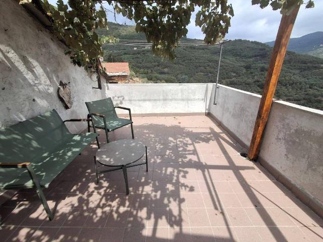 Villa Indipendente in vendita a Caravonica, Liguria