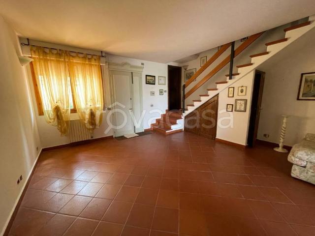 Villa Schiera in vendita a Unione di Comuni Valdarno e Valdisieve, Pelago