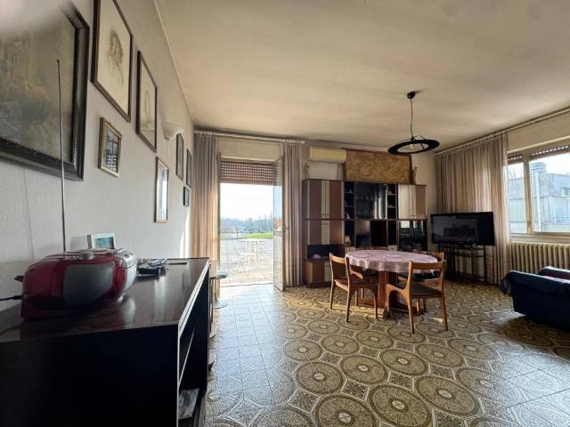 Villa Indipendente in vendita a Cardano Al Campo, Lombardia