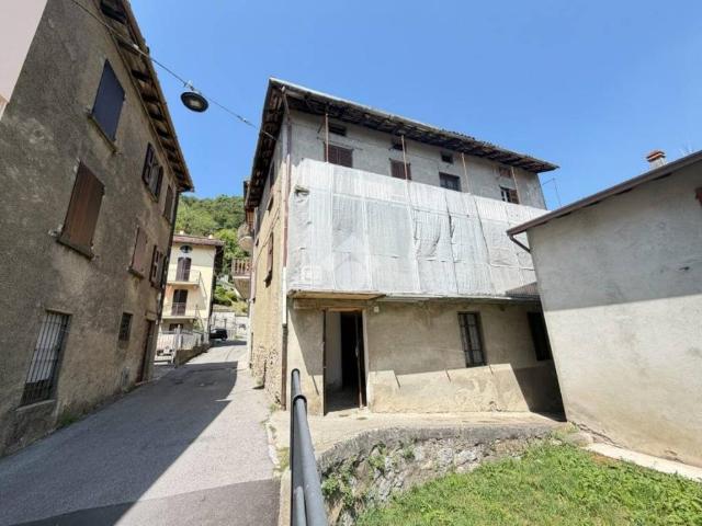 Villa Indipendente in vendita a Carenno, Lecco