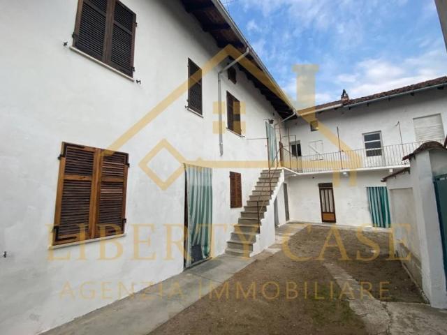 Villa Indipendente in vendita a Caresana, Vercelli
