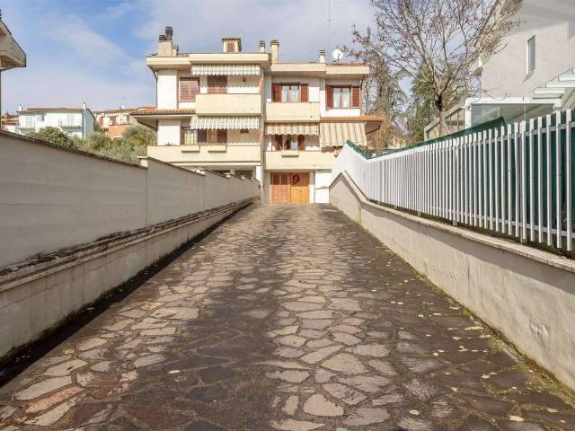 Villa Indipendente in vendita a Carmignano, Comeana