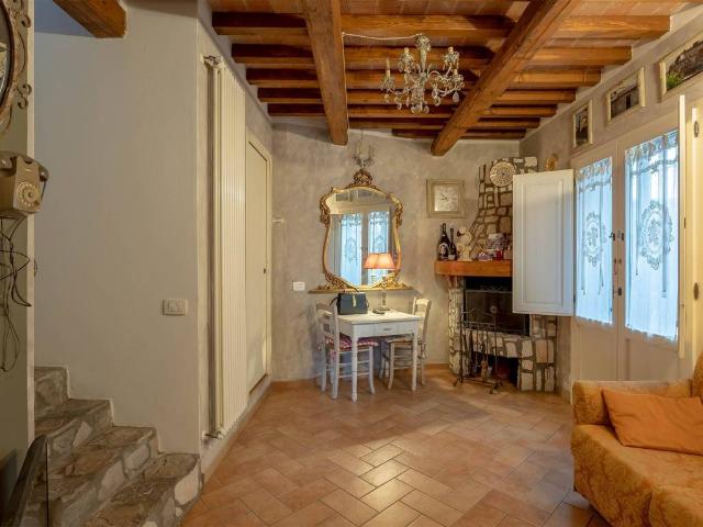 Villa Indipendente in vendita a Carmignano, Comeana