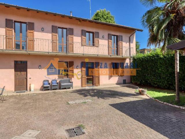 Villa Indipendente in vendita a Carnago, Lombardia