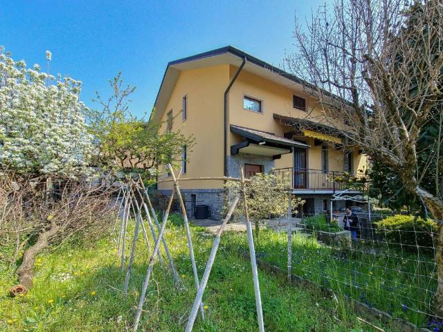 Villa Indipendente in vendita a Carnate, Lombardia
