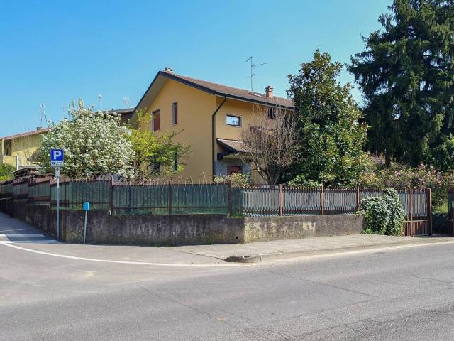 Villa Indipendente in vendita a Carnate, Lombardia