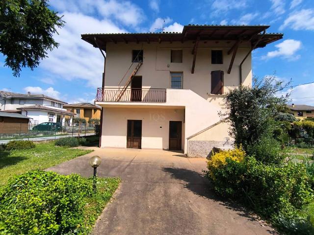 Villa Indipendente in vendita a Carobbio Degli Angeli, Lombardia