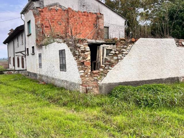 Villa Indipendente in vendita a Carpaneto Piacentino, Reggio Emilia