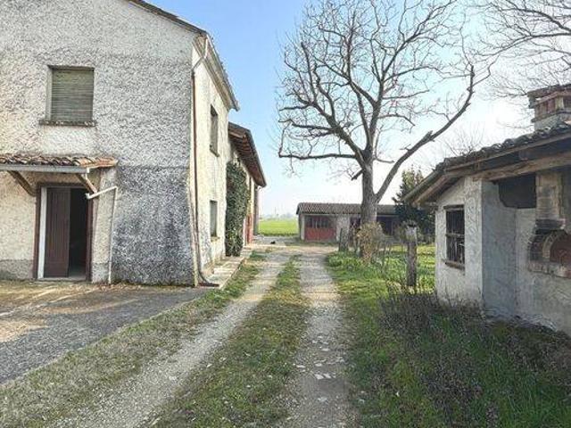 Villa Indipendente in vendita a Carpaneto Piacentino, Reggio Emilia