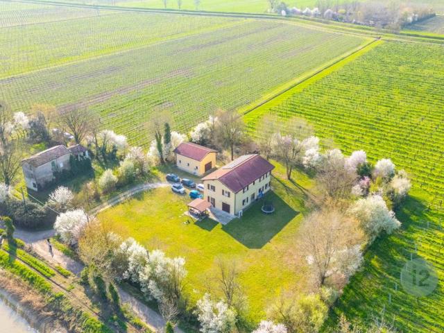 Villa Indipendente in vendita a Unione delle Terre d'Argine, Carpi