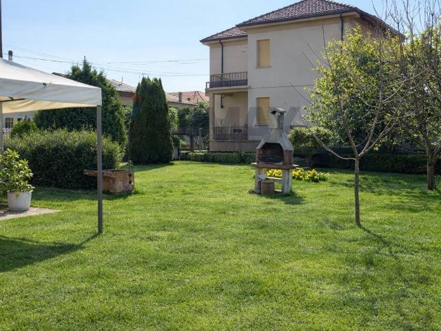 Villa Indipendente in vendita a Carpignano Sesia, Novara