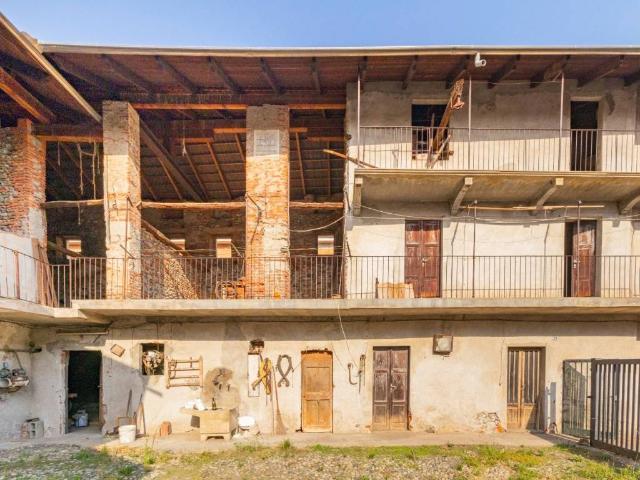 Villa Indipendente in vendita a Carpignano Sesia, Novara