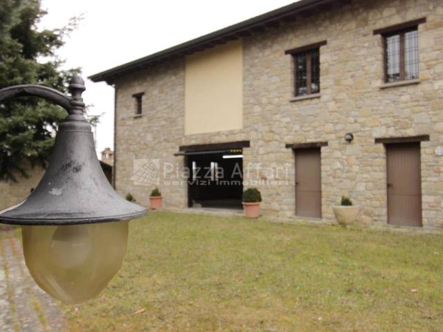 Villa Indipendente in vendita a Appennino Reggiano, Re