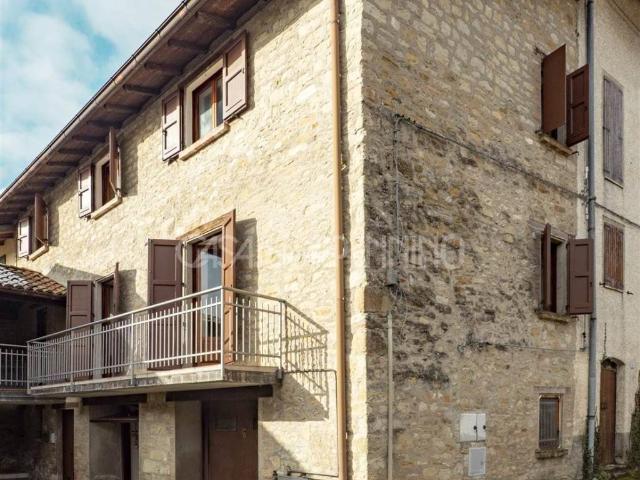 Villa Indipendente in vendita a Appennino Reggiano, Re
